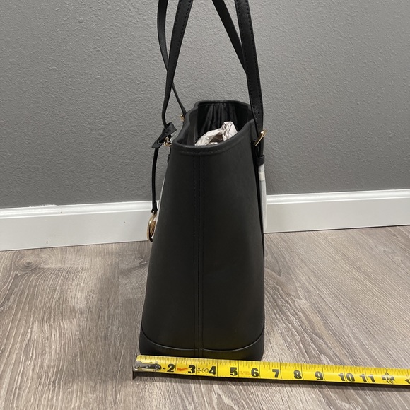 Michael Kors shoulder tote - Picture 4 of 8